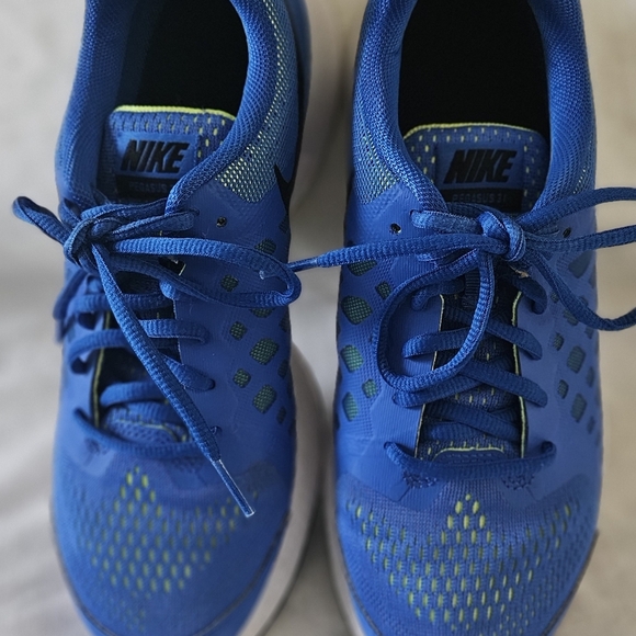 Nike Air Zoom Pegasus 31 Sz 7Y/Wmns 8  Hyper Cobalt 652925-400 Athletic Sneakers - Picture 3 of 6